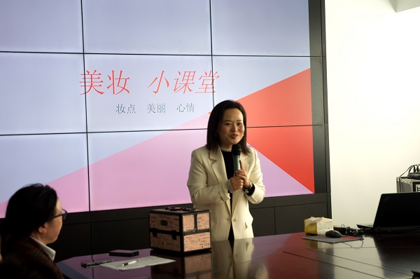 老師理論授課(修）網(wǎng).jpg