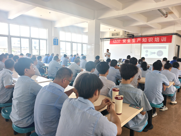 培訓會場3修網(wǎng).jpg